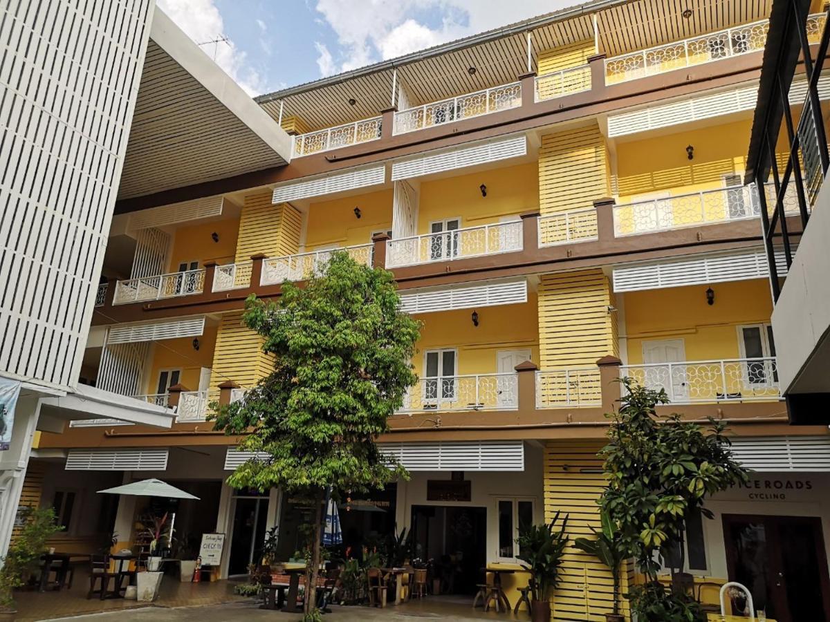 Sri Krungthep Hotel Bangkok Exterior photo